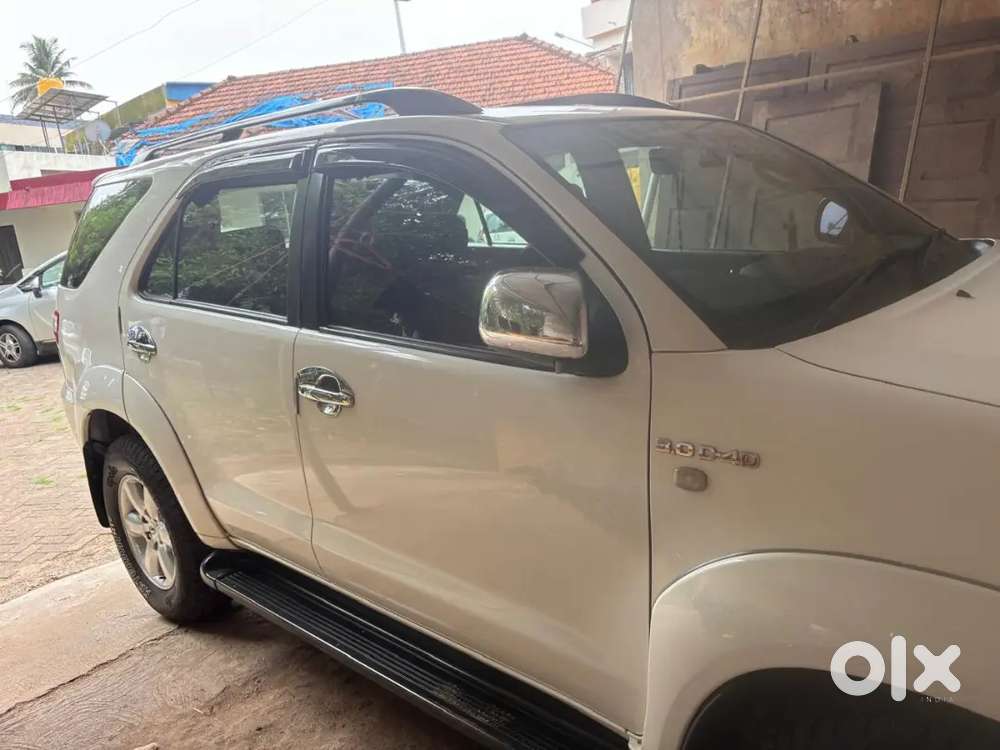 Toyota Fortuner 2011