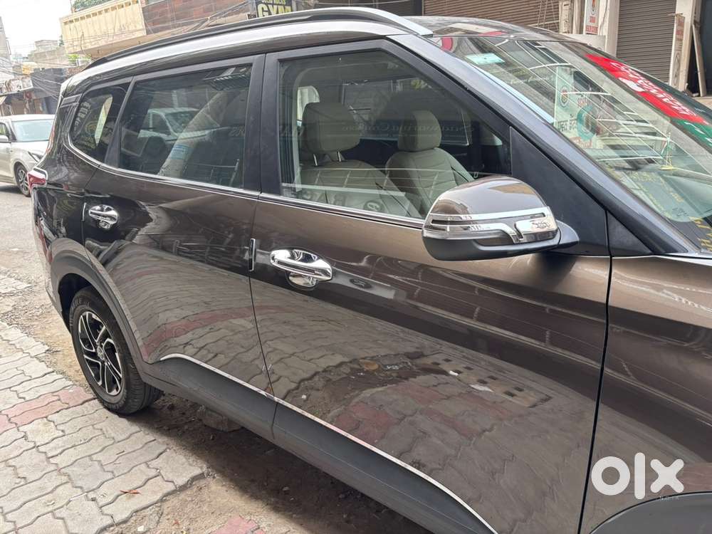 Kia Carens Petrol 2023