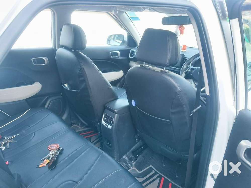 Hyundai Venue 2023 Petrol 11500 Km Driven