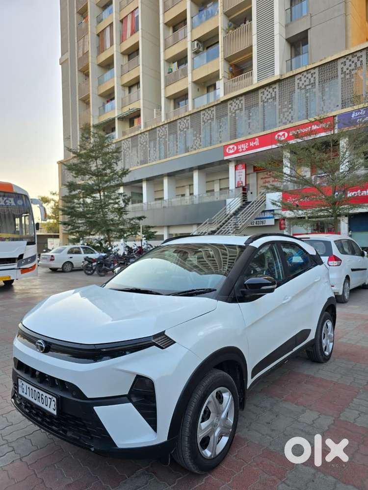 Tata Nexon Fearless Pr S 1.2 Revotron Petrol 6 Mt Dt, 2024, Cng & Hy..