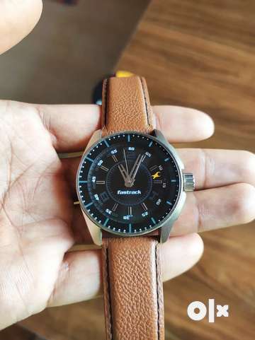 Fastrack black leather online watch