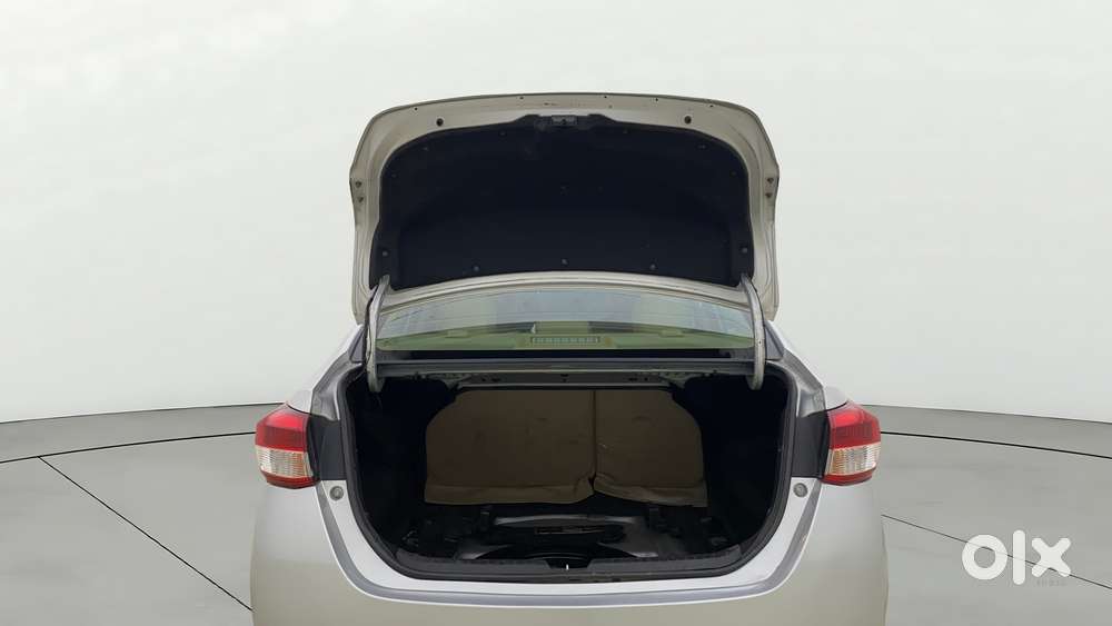 Toyota Yaris J Cvt, 2020, Petrol