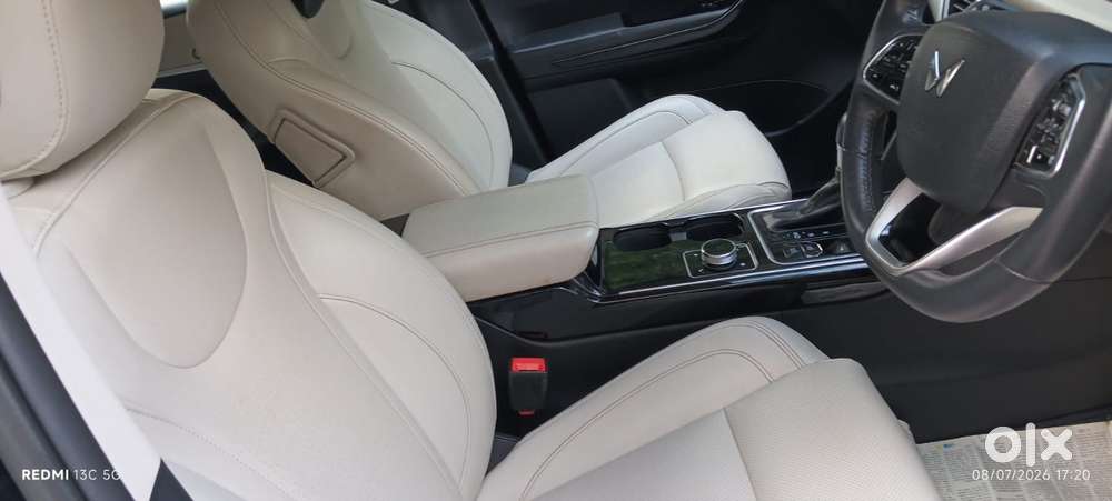 Mahindra Xuv700 2.2 Ax 7 Diesel At Luxury Pack Str, 2023, Diesel