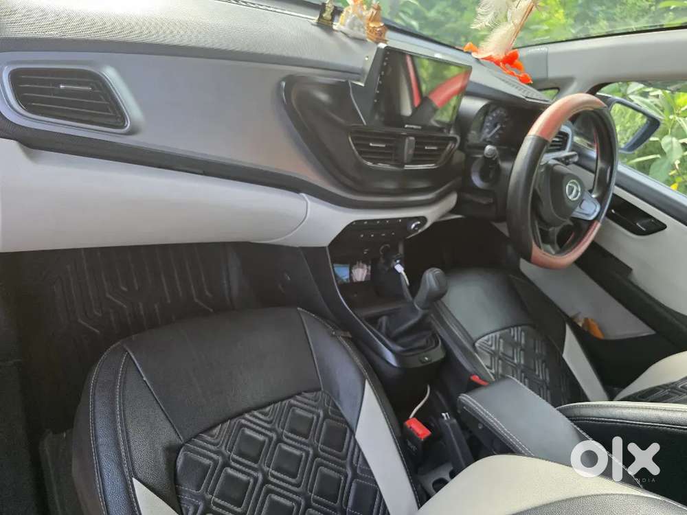 Tata Altroz 1.2petrol 2022 July _ With Parcel Tray ,music System Led L