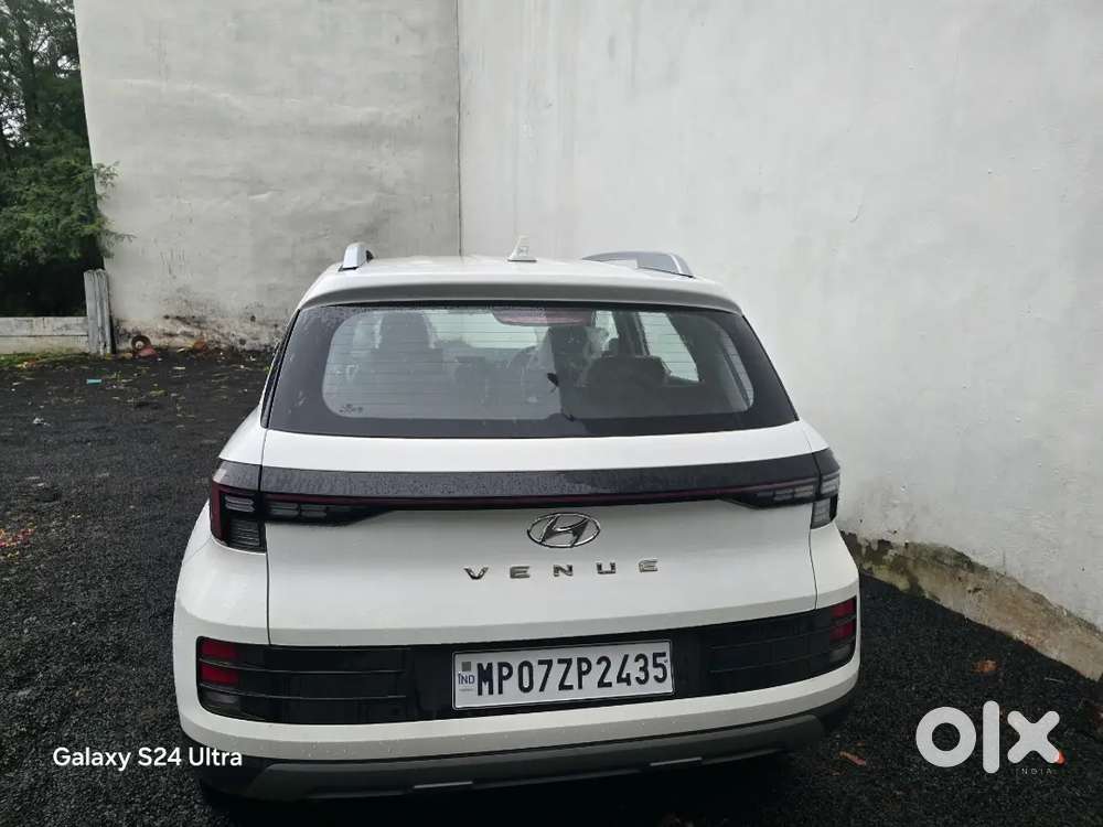 Hyundai Venue 2024 Petrol 6500 Km Driven