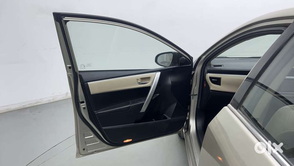 Toyota Corolla Altis 2013-2017 Vl At, 2015, Petrol