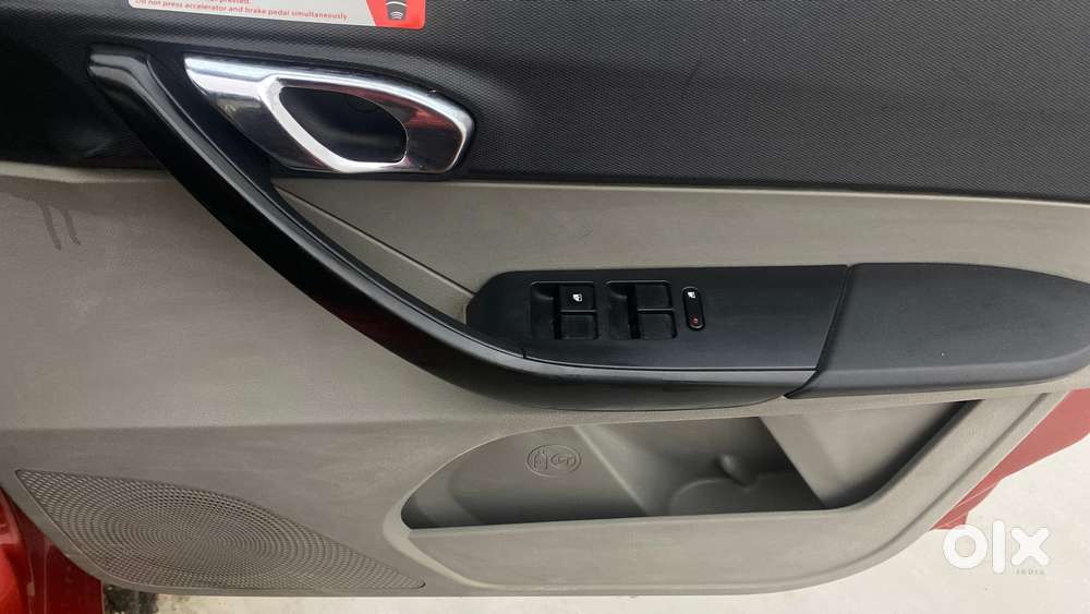 Tata Tiago 1.2 Revotron Xza, 2018, Petrol