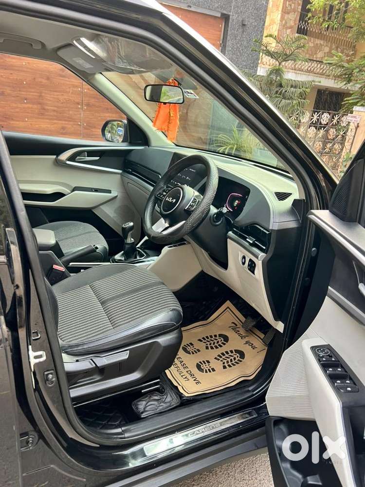 Kia Carens 2023 Petrol Good Condition
