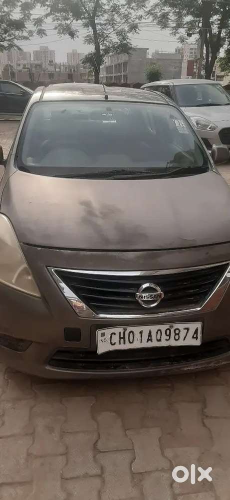 Nissan Sunny 2012