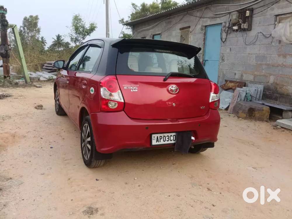 Etios Liva Dual Tone Option , December 2017 Ending Showroom Serviced .