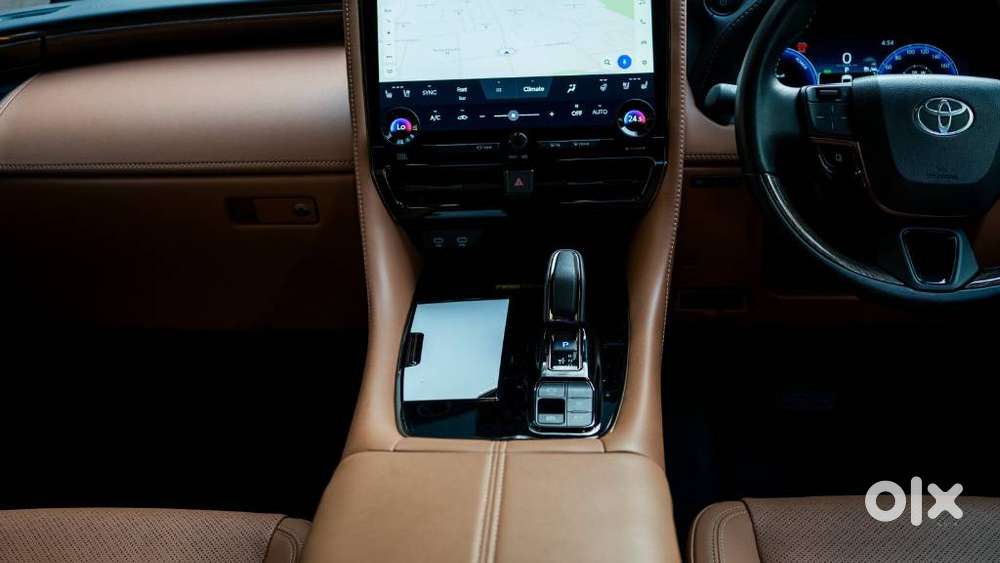 Toyota Vellfire Vip – Executive Lounge, 2024, Petrol