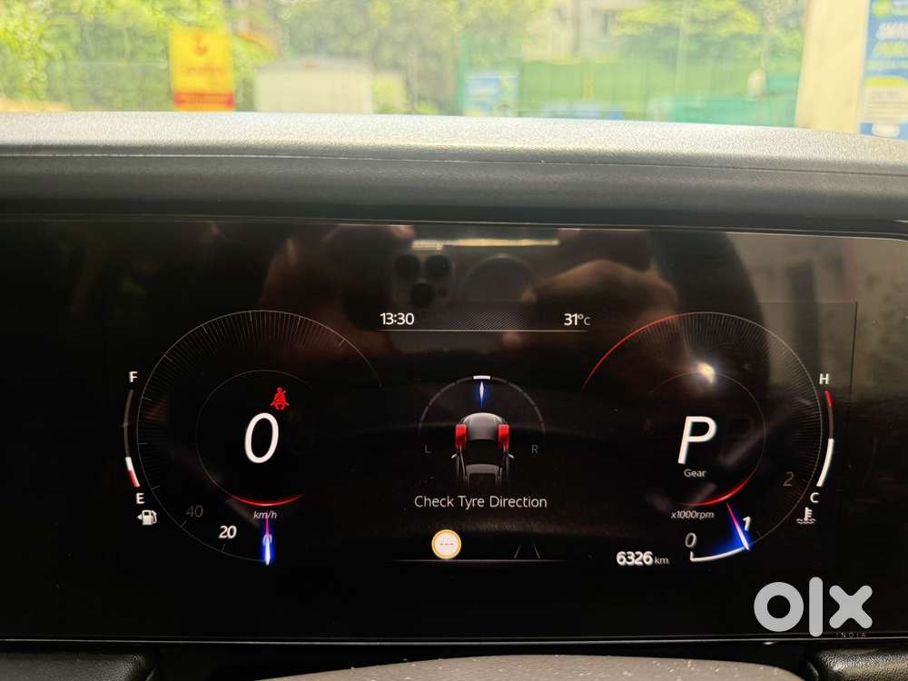Mahindra Xuv700 2.0 Ax 7 Petrol At Str, 2025, Petrol