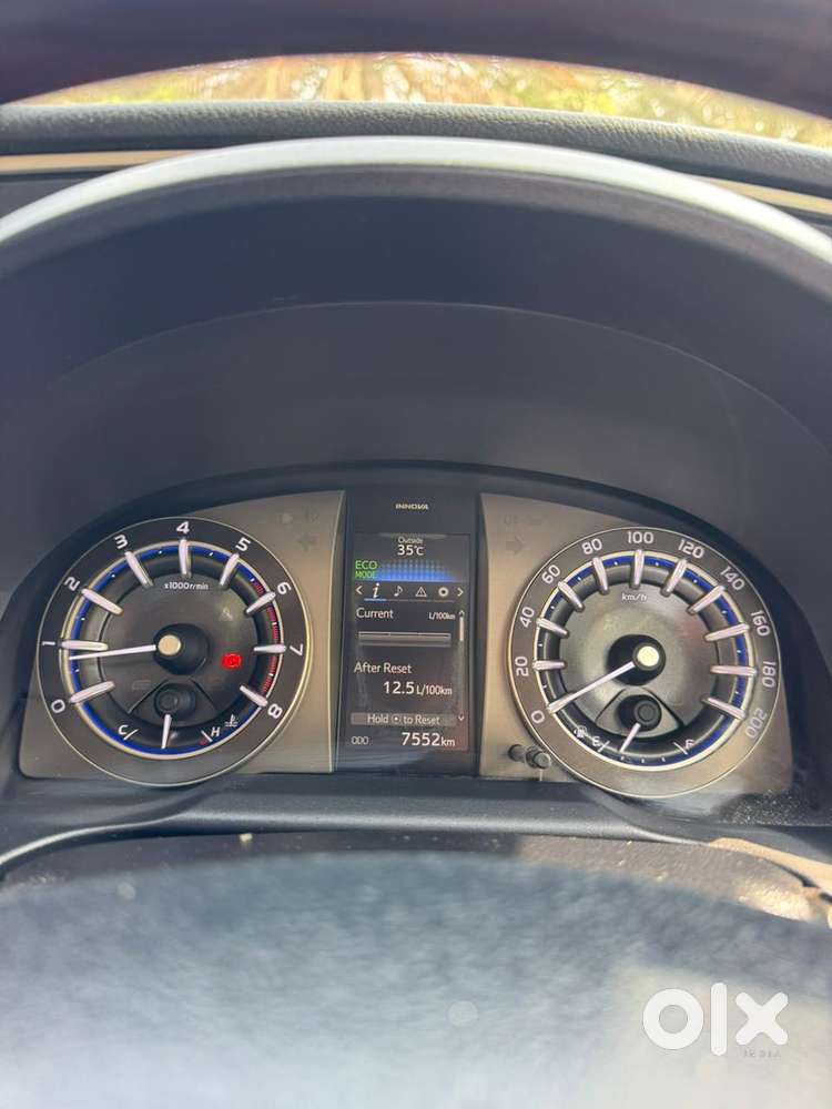 Toyota Innova Crysta 2.4 V, 2016, Petrol