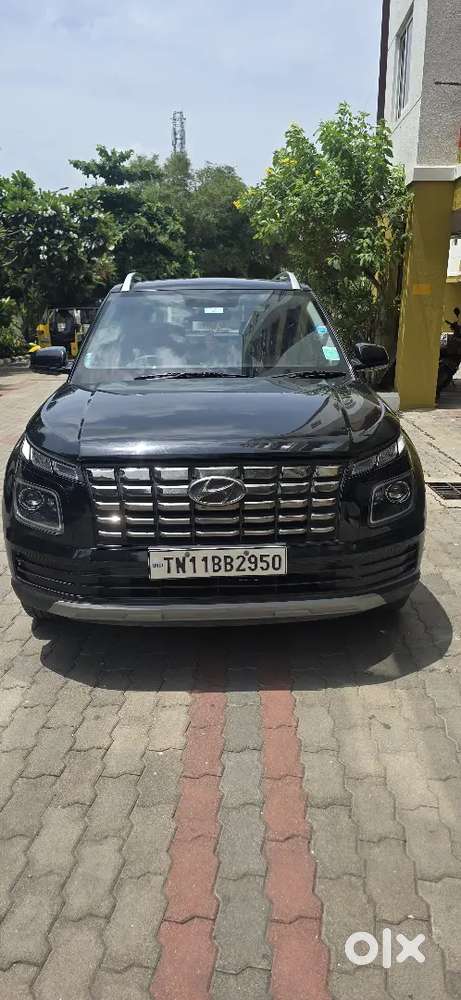 Hyundai Venue Sx Diesel  December 2022  28,000 Km  Sunroof  Excell