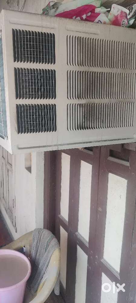 Window AC with Stabilizer
