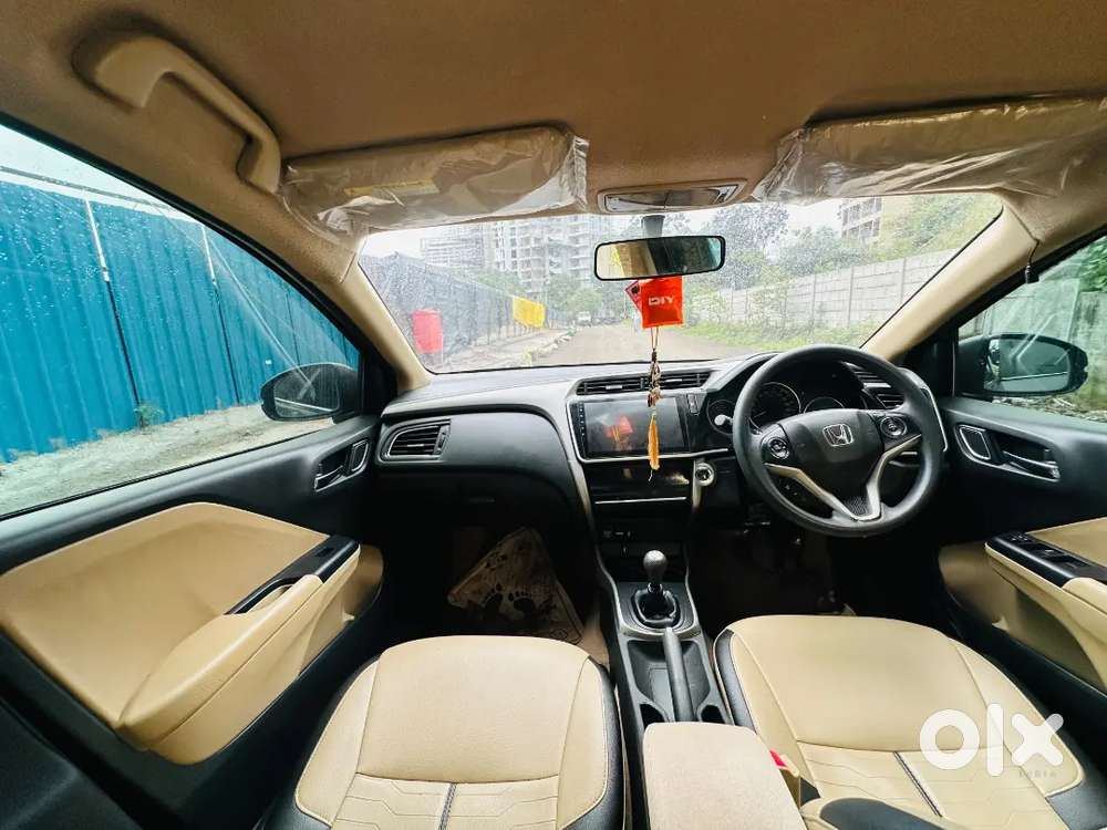 Honda City 1.5 V Petrol 2017 5th Gen Daimond Cut Machwheel