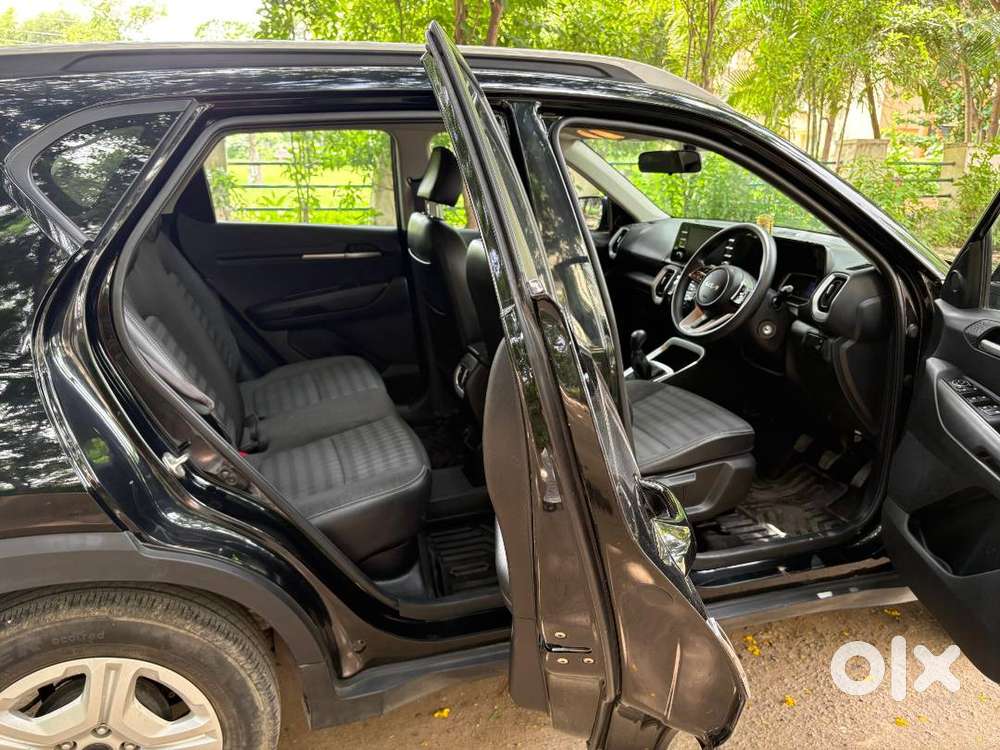 2022  Kia Sonet Htk Plus 1.2 Petrol Mt  17,000 Km  Single Owner