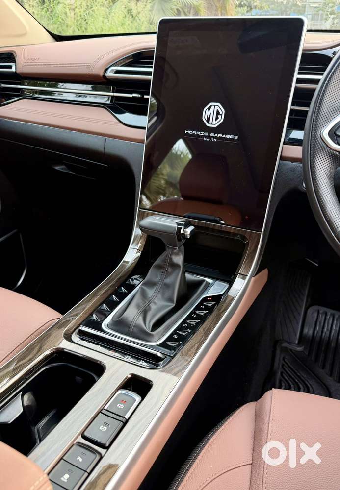 Mg Hector Plus Savvy Pro 1.5 Turbo Petrol Cvt 7 Str Dual Tone, 2024,..