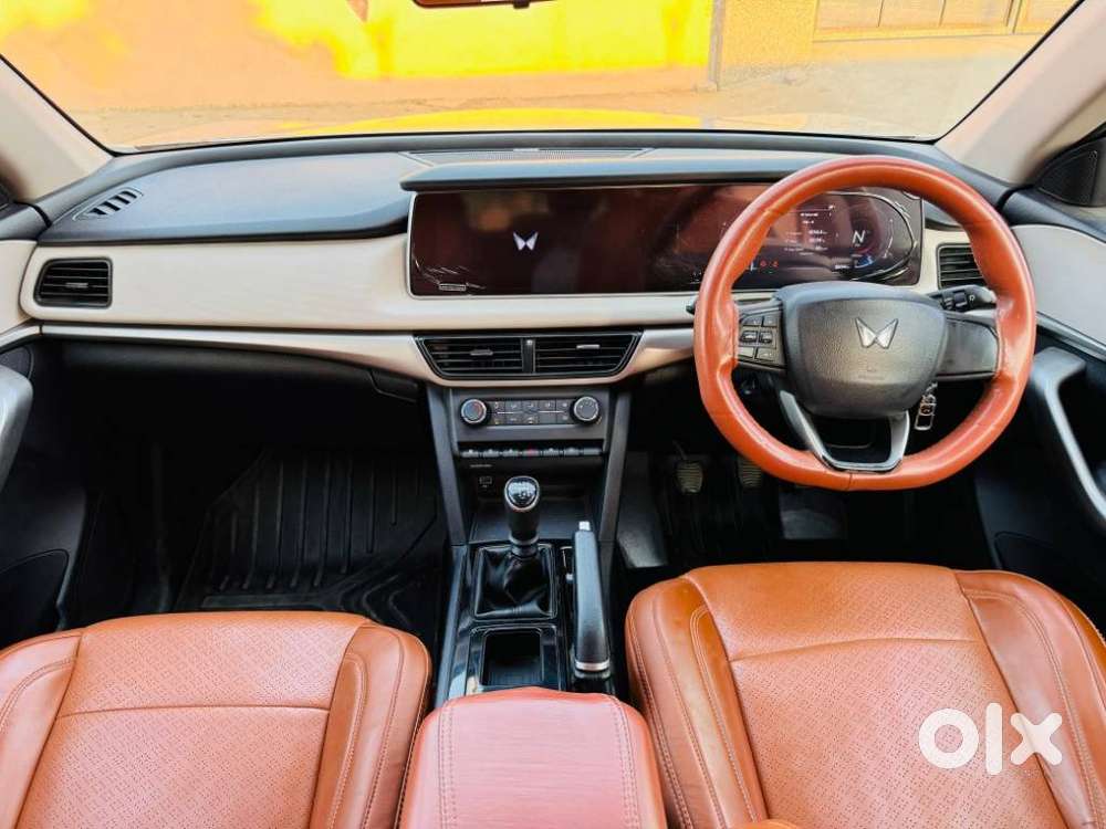 Mahindra Xuv700 Ax 3 Diesel Mt 5 Str (e), 2022, Diesel