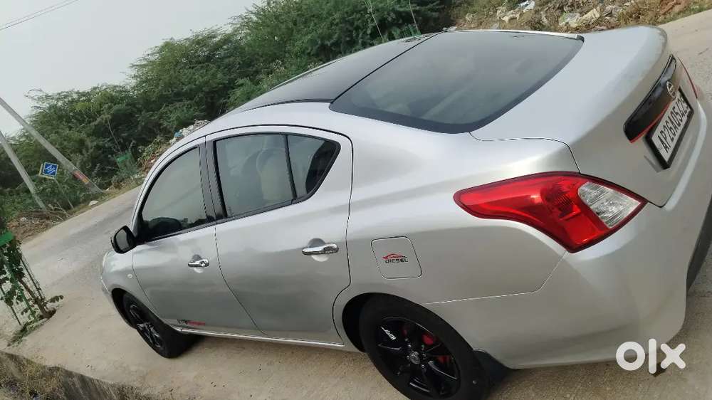 Nissan Sunny 2012