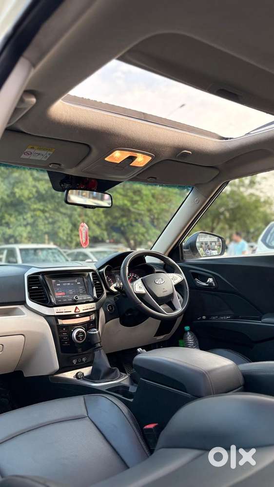 Mahindra Tuv 300 T8, 2022, Petrol