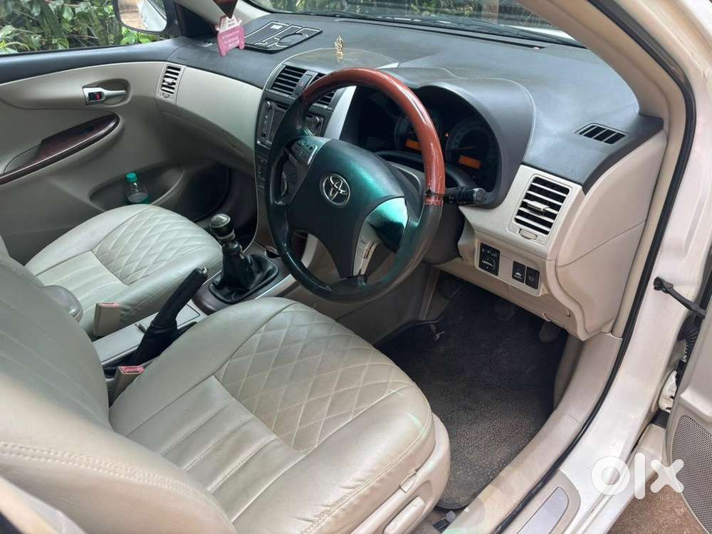 Toyota Corolla Altis 2011 Petrol Well Maintained