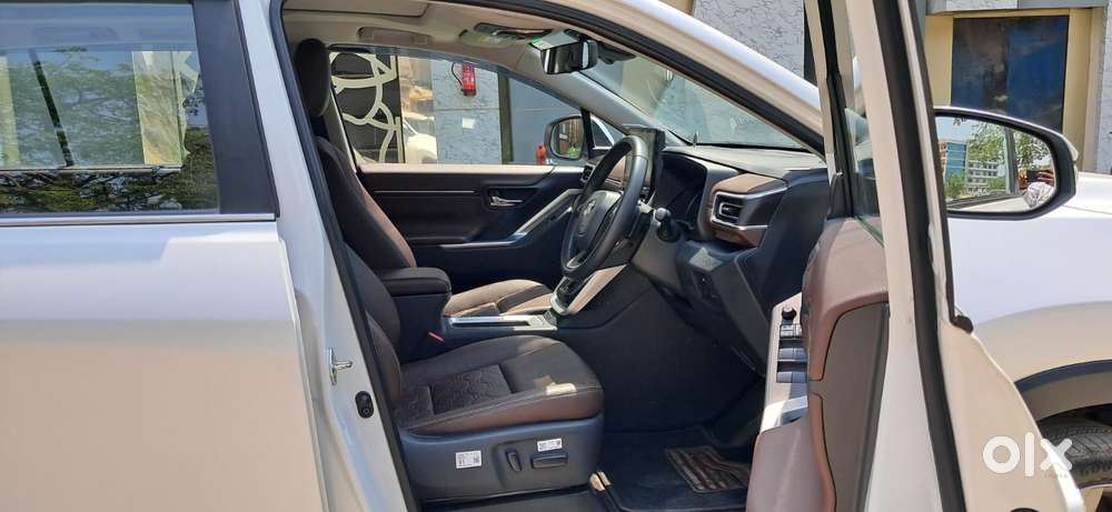 Toyota Innova Hycross 2.0 Zx (o) Hybrid 7 Str, 2025, Petrol