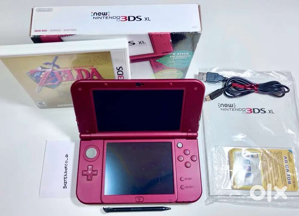 Nintendo 3DS XL New Toys R Us Red all original with packaging