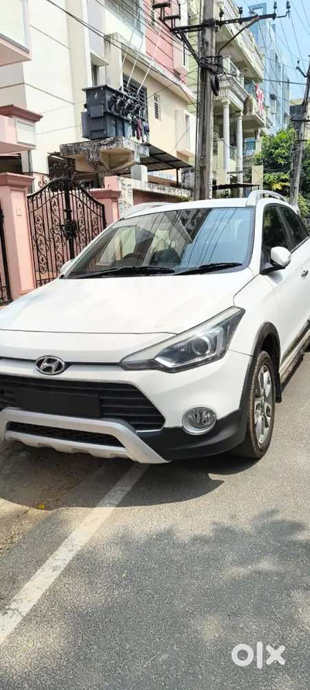 High End Version Hundai I20 Active, Well Maintained, Zero Complaints