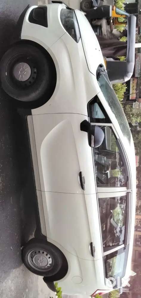 2020 Mahindra Marazzo Colour White Diesel Engine