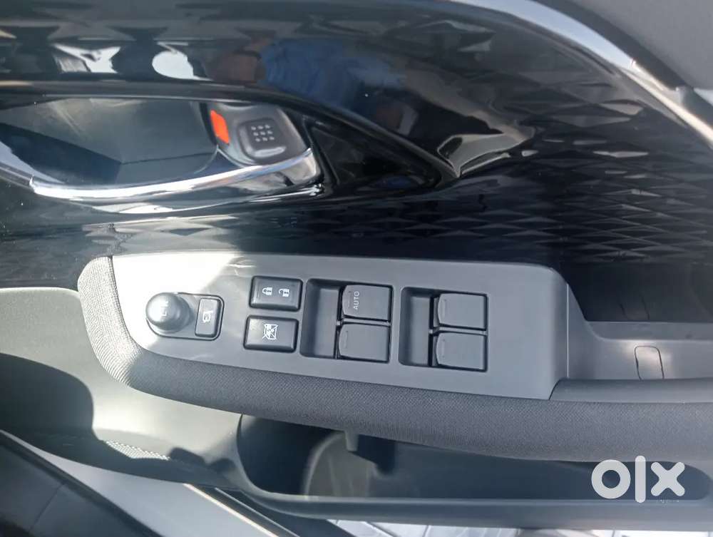 Maruti Suzuki Victoris 2025 Cng & Hybrids  Only 100 Km Driven