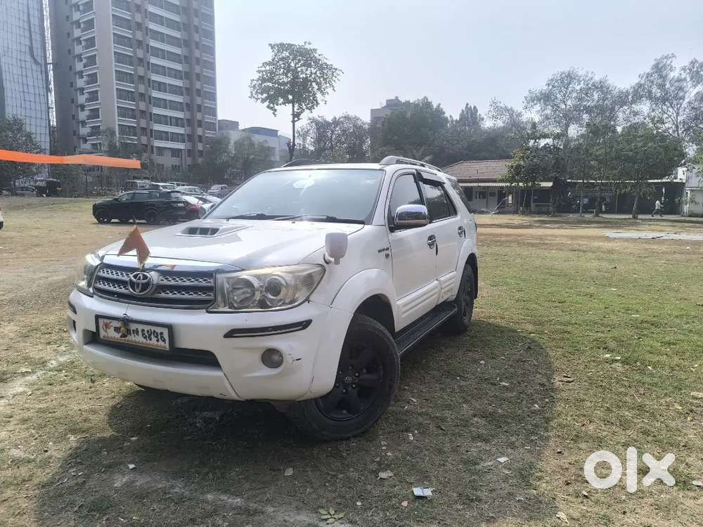 Toyota Fortuner Legender 2011 Diesel 300000 Km Driven