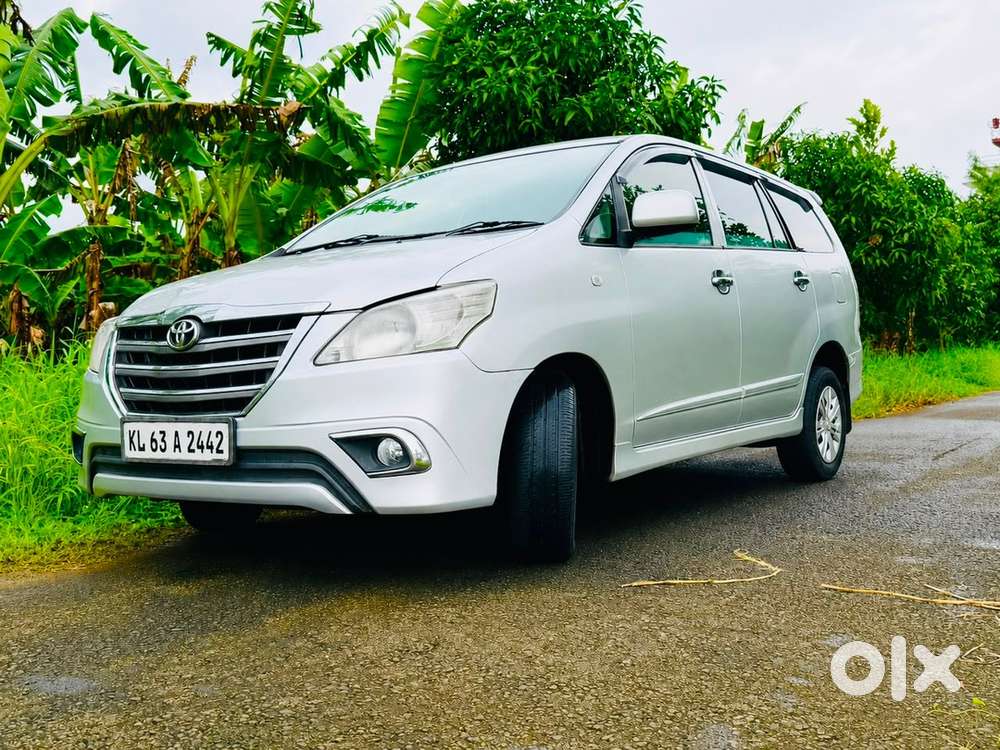 Toyota Innova  2012