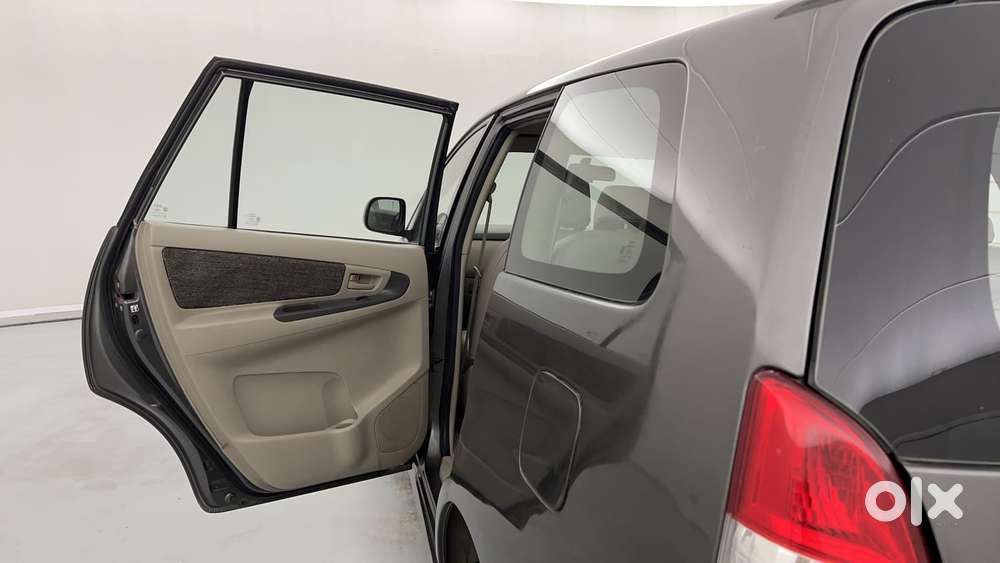 Toyota Innova 2.5 Gx (diesel) 8 Seater Bs Iv, 2013, Diesel