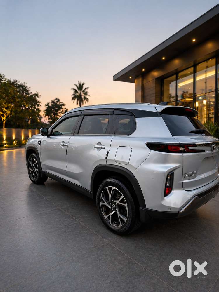 2024 Toyota Hyryder V At Hybrid  Enticing Silver  1st Owner