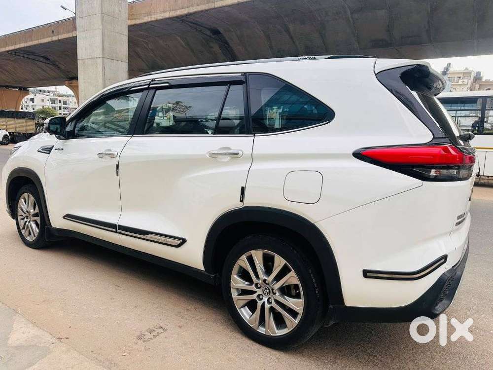 Toyota Innova Hycross 2.0 Zx (o) Hybrid 7 Str, 2023, Petrol