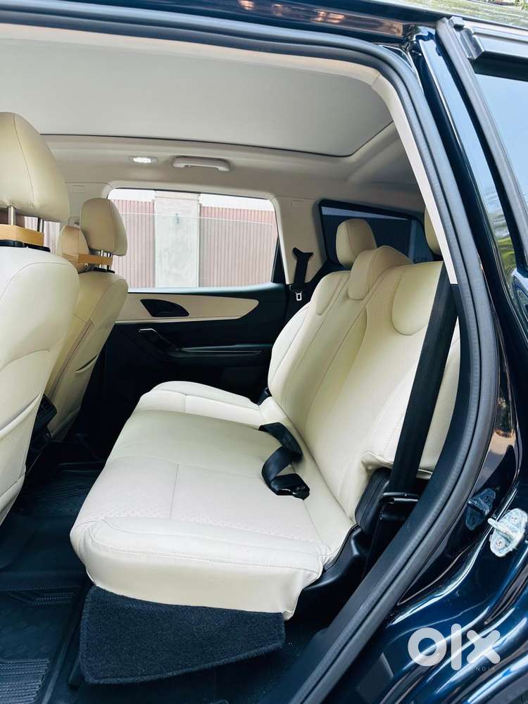 Mahindra Xuv700 2.0 Ax 5 Petrol At Str, 2022, Petrol