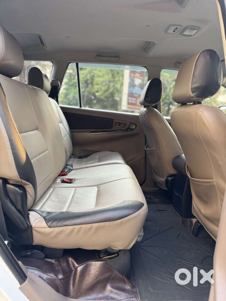 Toyota Innova 2.5 G (diesel) 8 Seater Bs Iv, 2015, Diesel