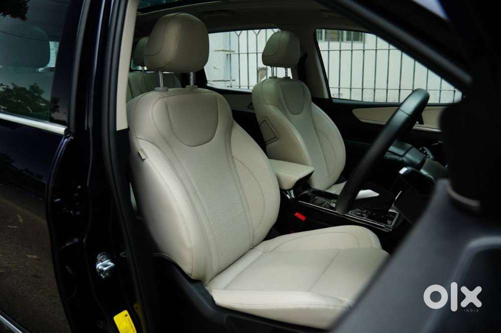 Mahindra Xuv700 2.0 Ax 7 Petrol At Luxury Pack Str, 2023, Petrol