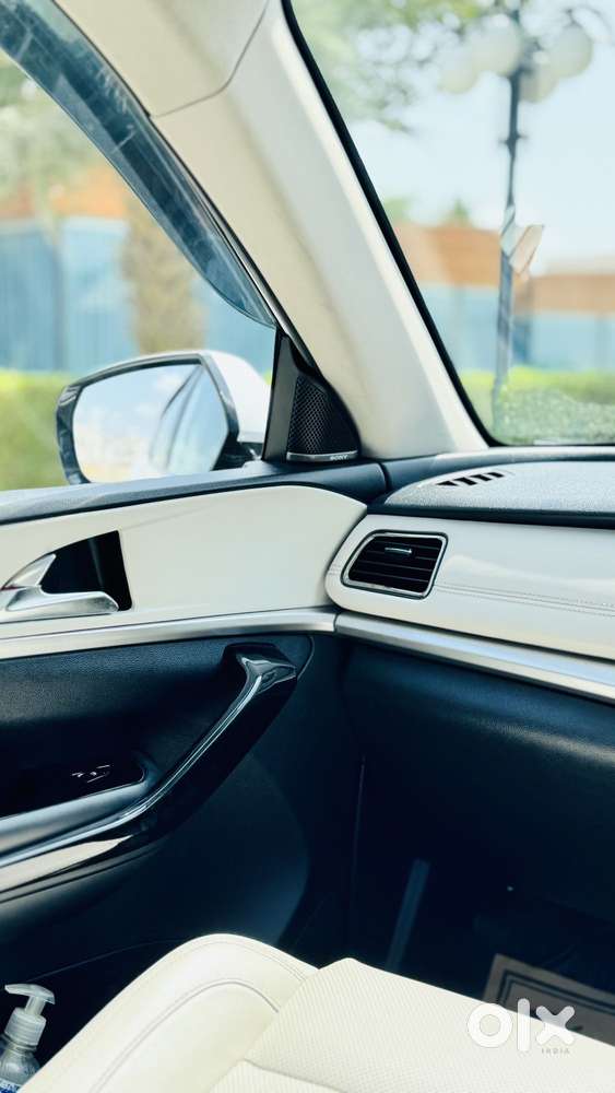 Mahindra Xuv700 2.2 Ax 7 Diesel At Luxury Pack Str, 2025, Diesel