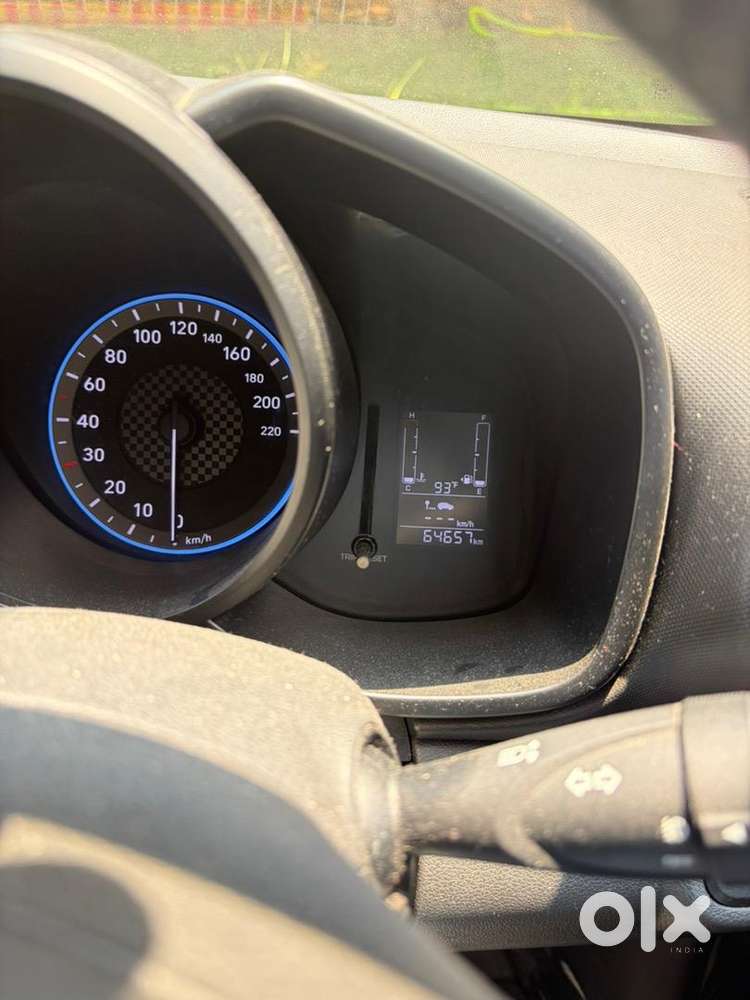 Hyundai Venue 2022 Petrol 64500 Km Driven And Well Maintained 1st Owne