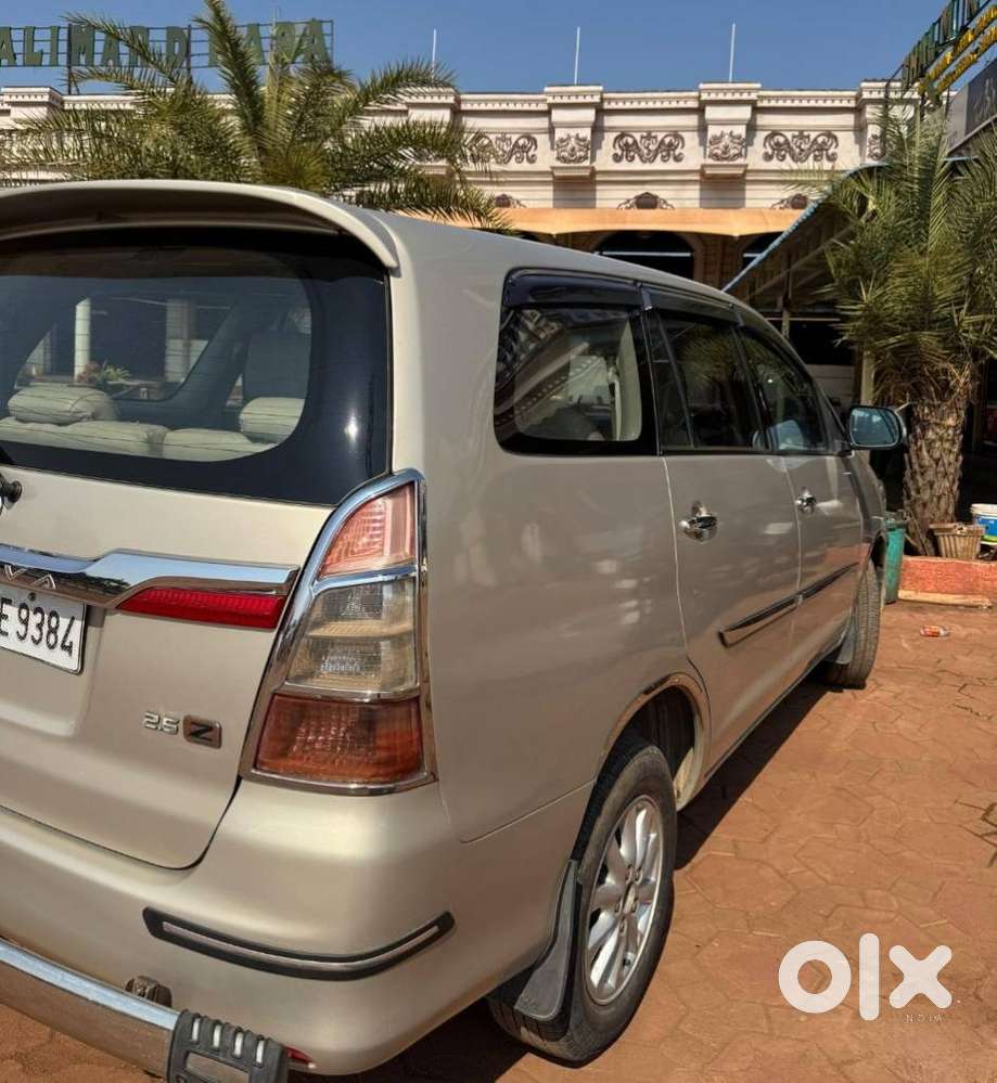 Toyota Innova 2.5 Z Diesel 7 Seater Bs Iv, 2014, Diesel
