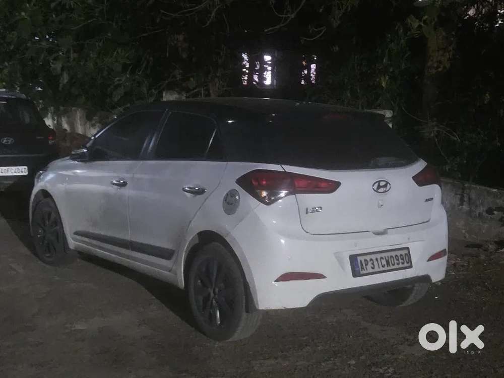 Hyundai I20 2015 Diesel 130000 Km Driven
