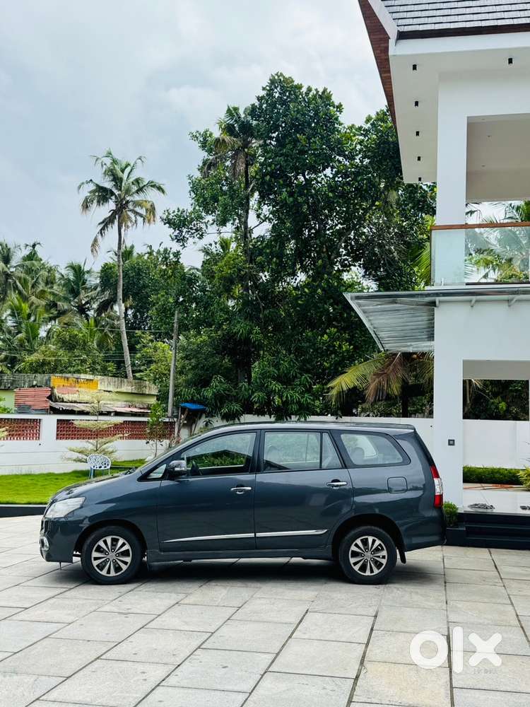 Toyota Innova 2015