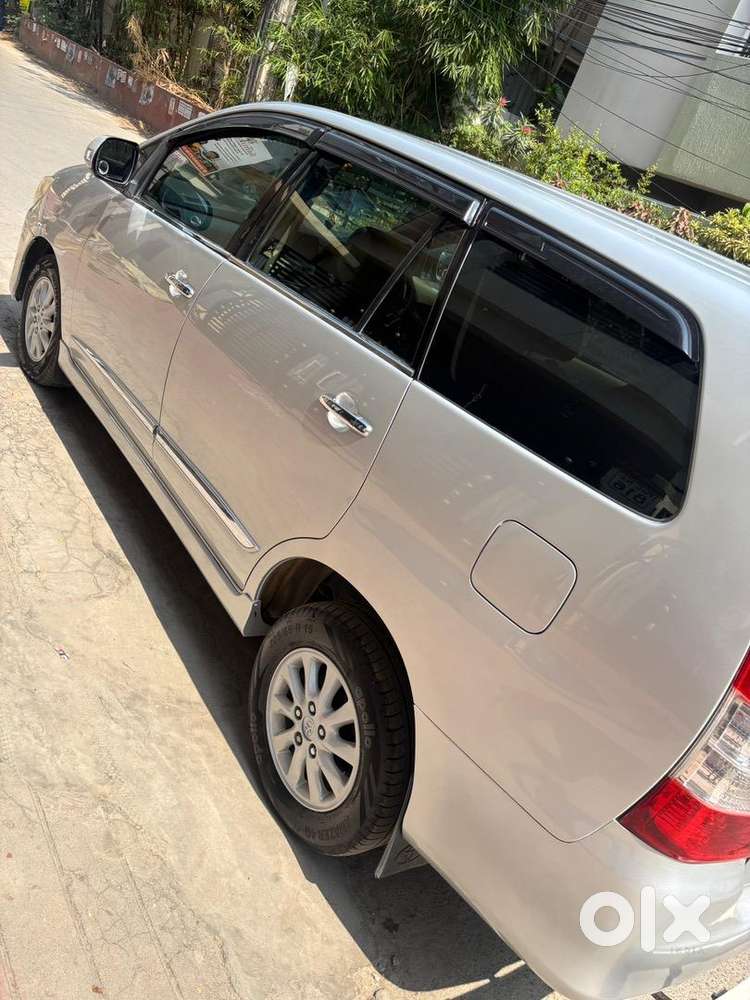 Innova V Diesel 2014 – Family Used Car