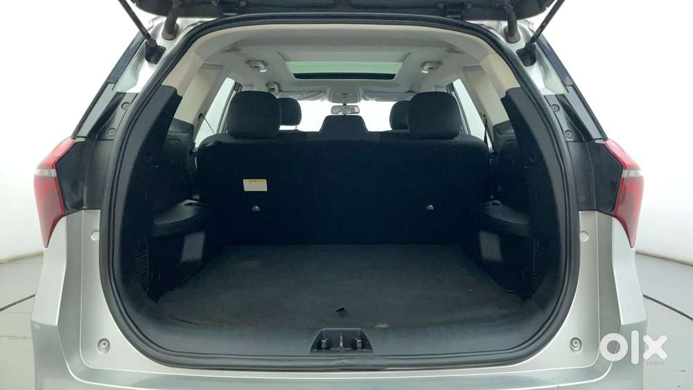 Mahindra Xuv700 2.0 Ax 5 Petrol At Str, 2022, Petrol