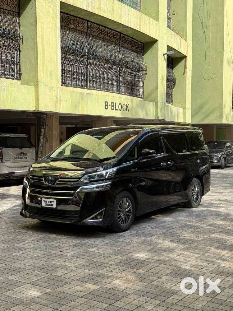 Toyota Vellfire 2.5 Executive Lounge, 2020, Petrol