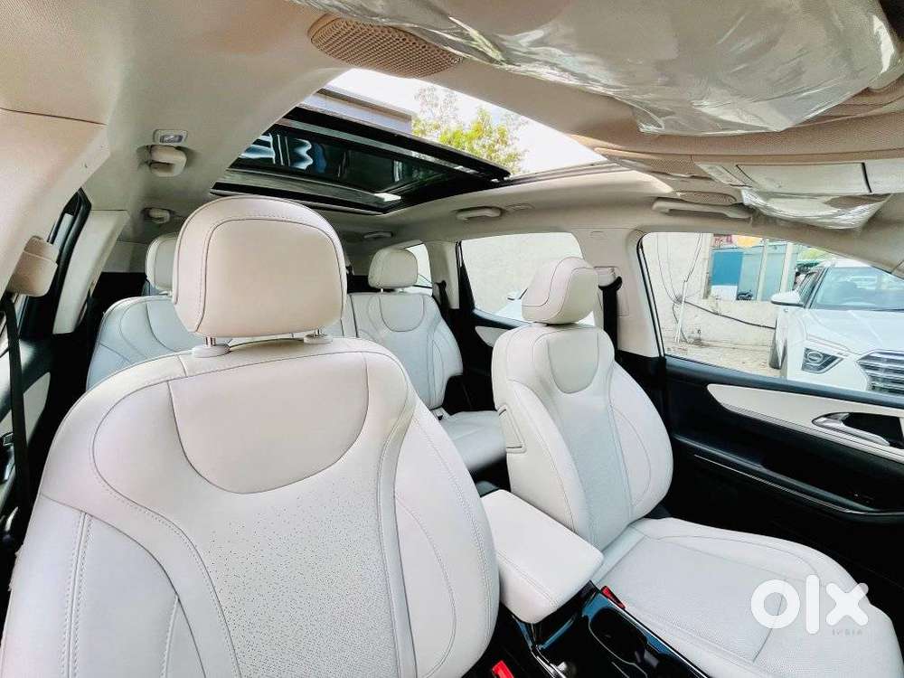 Mahindra Xuv700 2.0 Ax 7 Petrol At Luxury Pack Str, 2023, Petrol