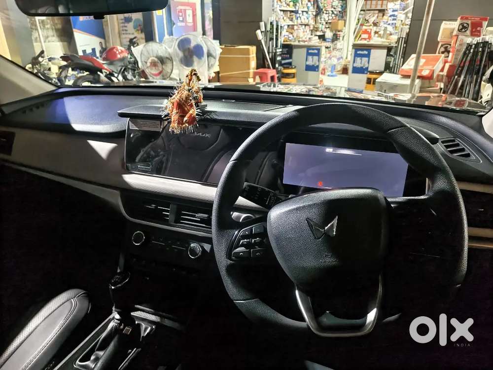 Mahindra Xuv700 2025 Diesel 21505 Km Driven