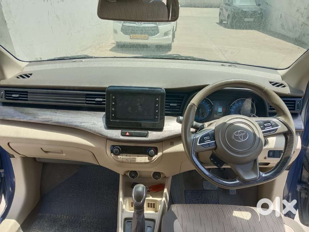 Toyota Rumion V Mt, 2023, Petrol